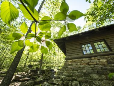 Cabin at Devil's Den State Park