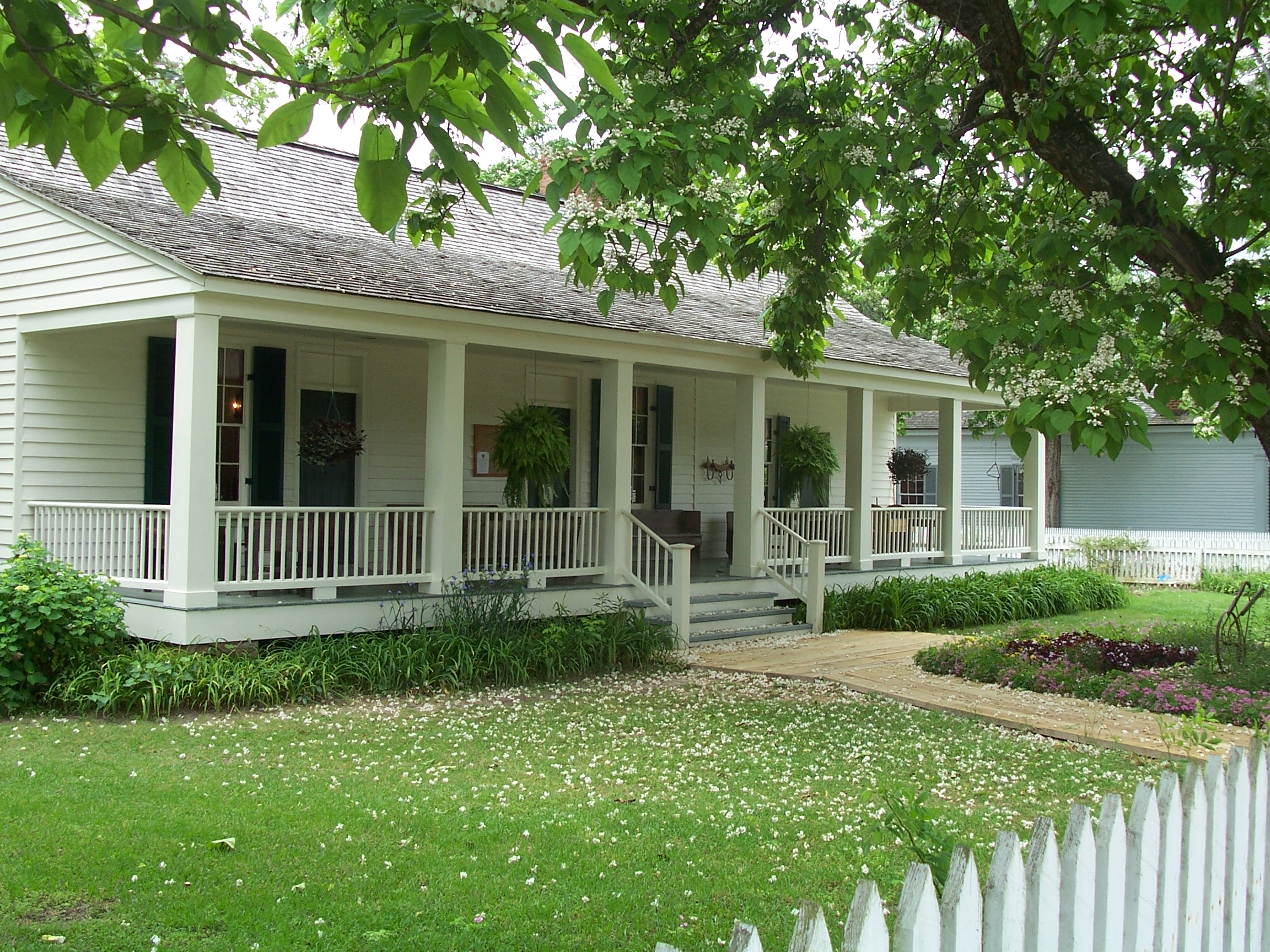 Lunch at the Williams’ Tavern Restaurant is always a tour highlight