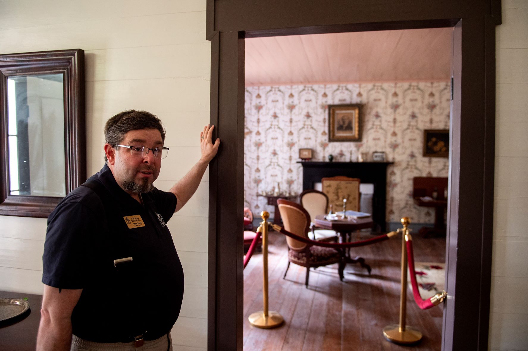 Tour guide giving tour at Historic Washington State Park