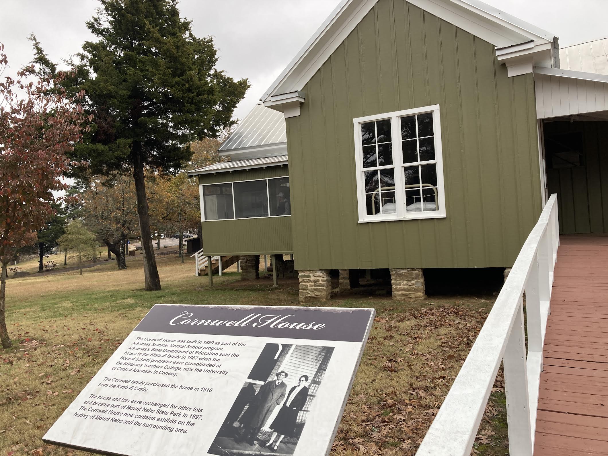 exterior of Cornwell House at Mount Nebo State Park