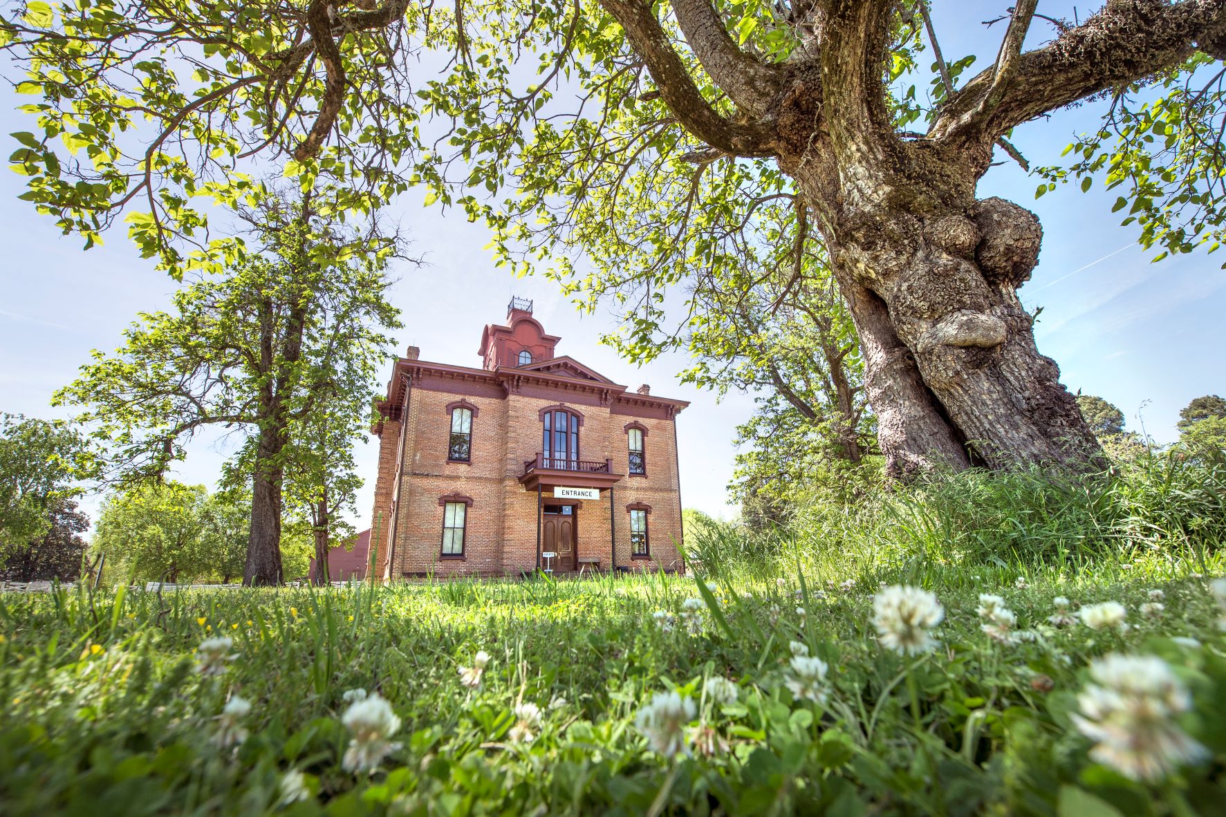 1874 Hempstead County Courthouse visitor center at Historic Washington State Park