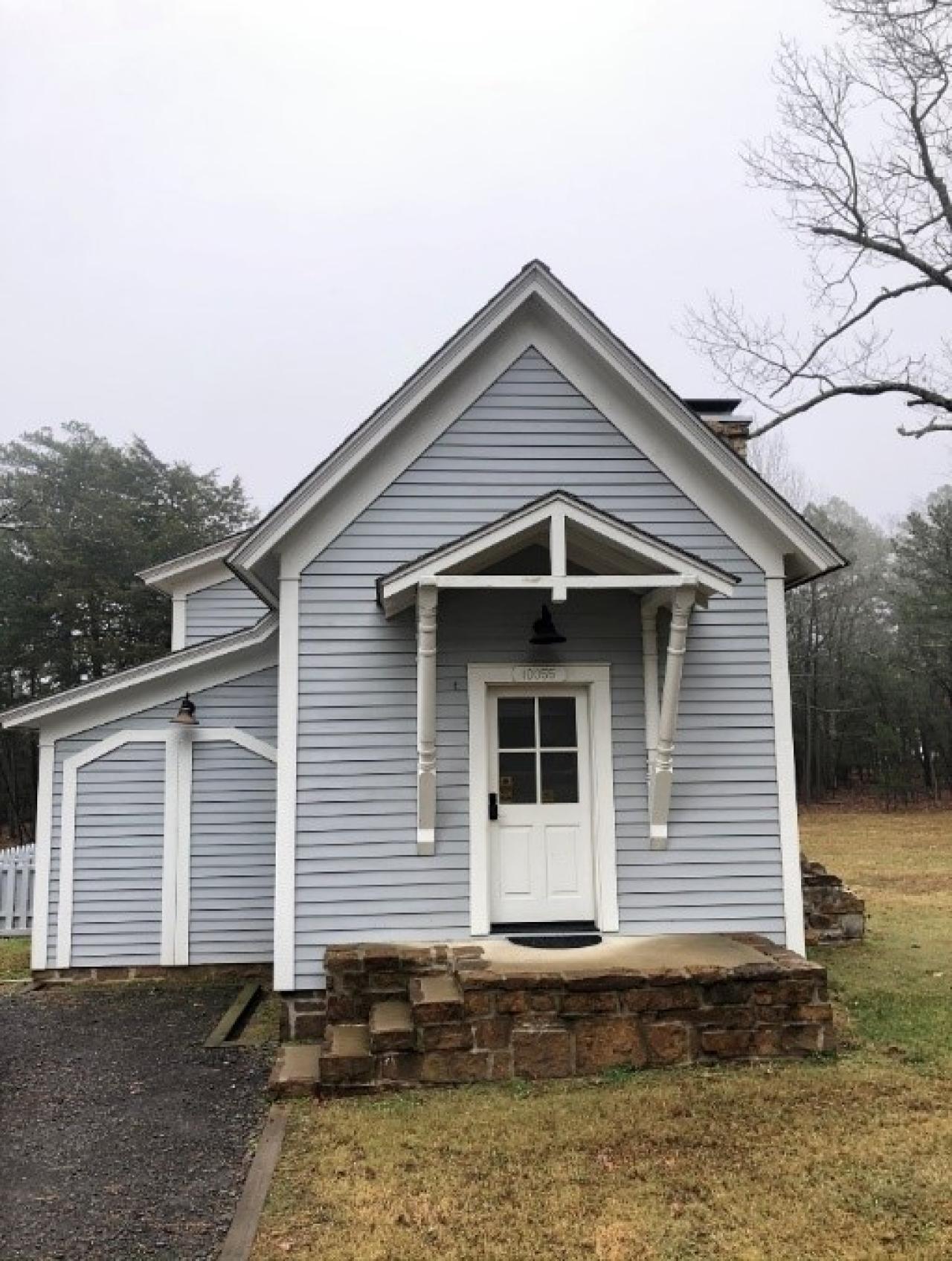 A view of the front exterior of Cabin 1 at Mount Nebo State Park