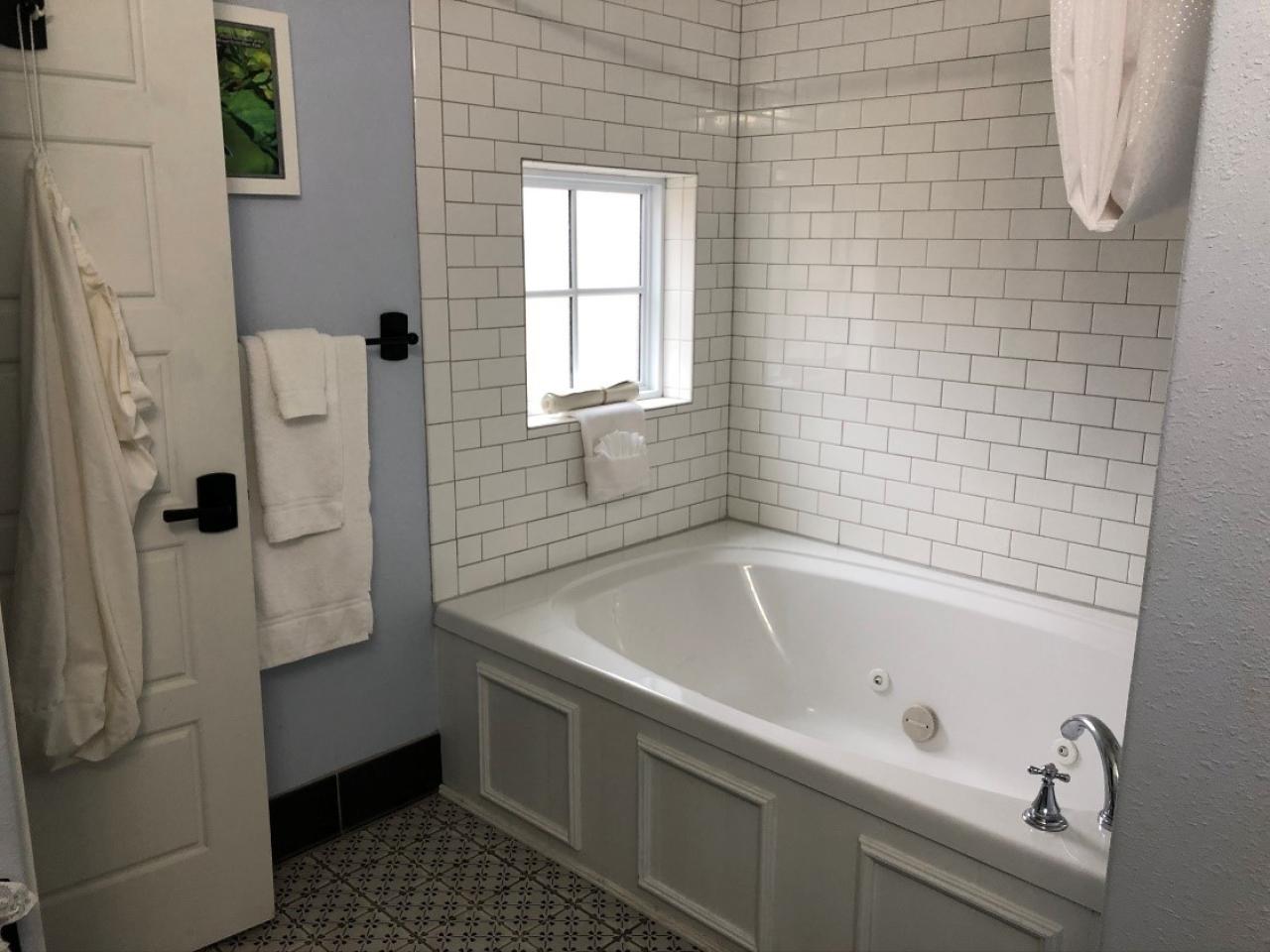 A view of the bathroom and the Jacuzzi tub in Cabin 1 at Mount Nebo State Park