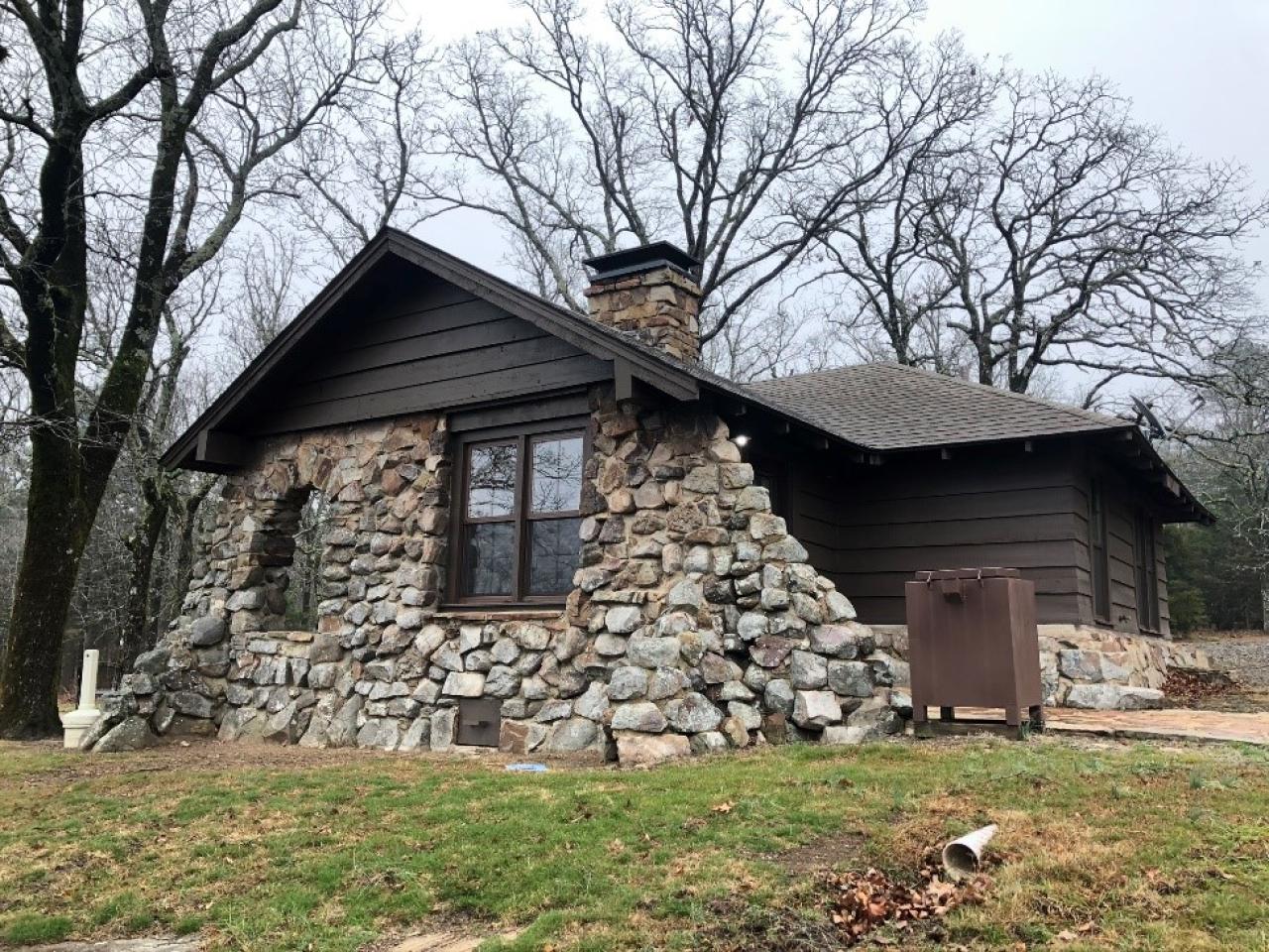 A view of the front of Cabin 5 at Mount Nebo State Park