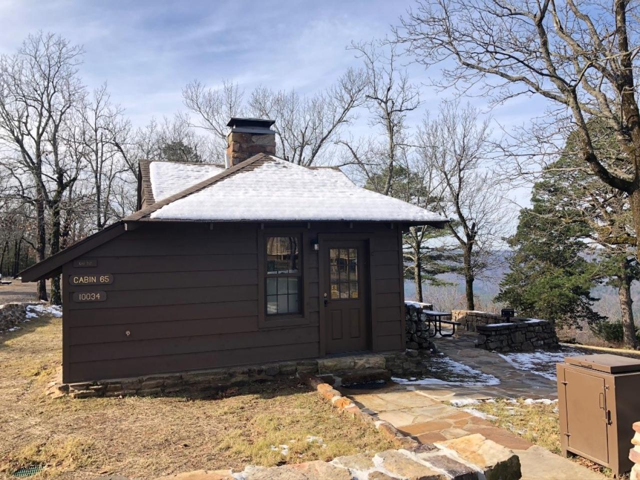 A view of the front exterior at Cabin 9 at Mount Nebo State Park
