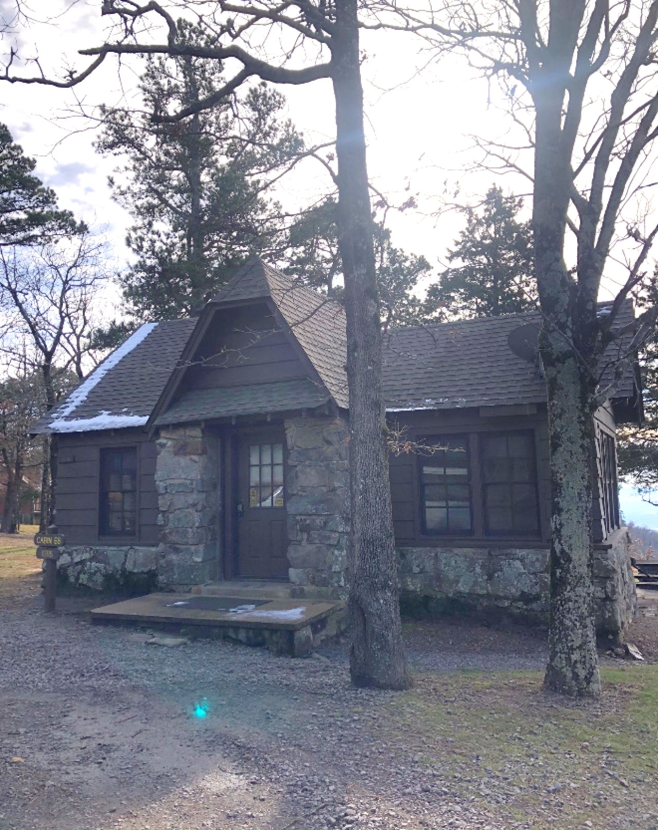 A view of the front exterior of Cabin 14 at Mount Nebo State Park