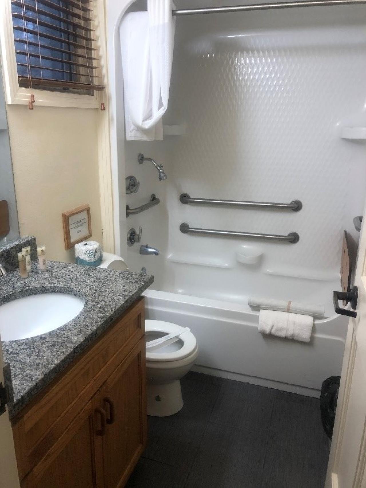 A full bathroom at Cabin 7 at Mount Nebo State Park