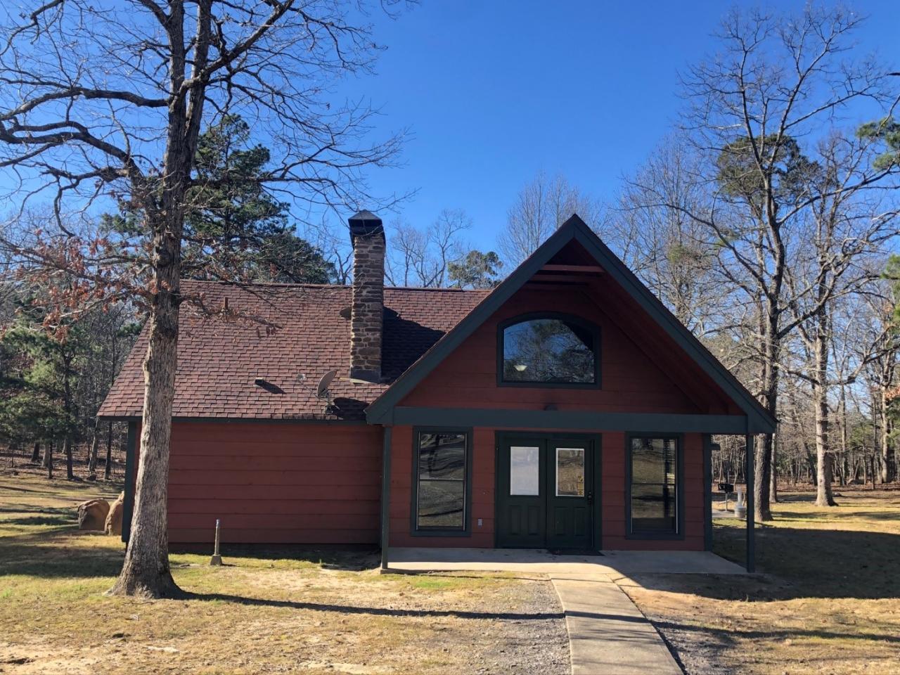 A view of the front exterior of Cabin 7 at Mount Nebo State Park