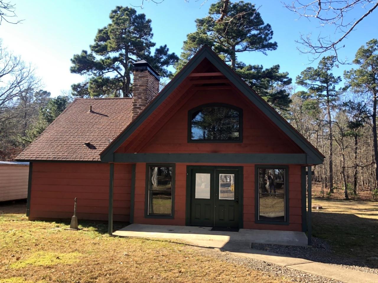 A view of the front exterior of Cabin 6 at Mount Nebo State Park