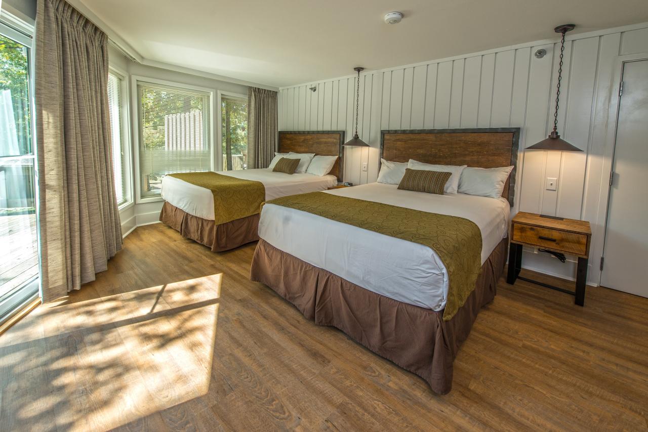 A view of both beds in the double queen room