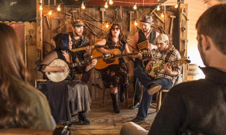 Bonnie Montgomery performing at Ozark Folk Center