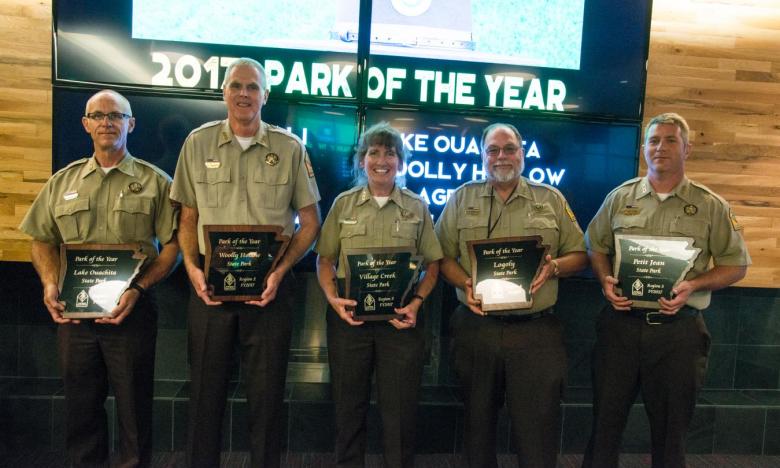 Group shot of 2017 Park of the Year Award Winners