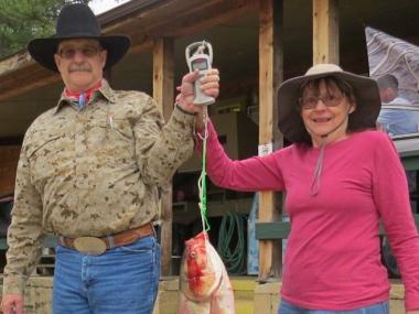 Couple ‘Catches’ 15 Pound Fish Without Pole
