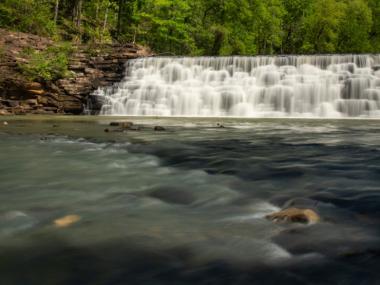 Water cascading over the dam at Devil's Den State Park