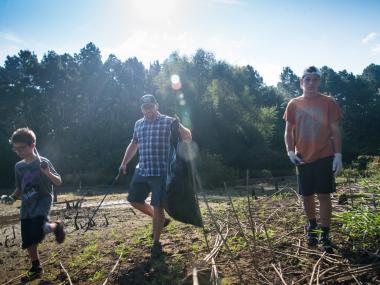 Family picking up trash at Pinnacle Mountain State Park