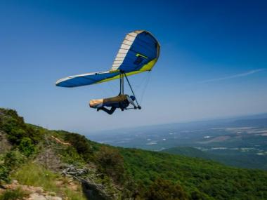 Hang Gliding t Mount Magazine State Park