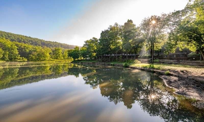 Devil's Den State Park