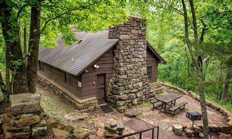 Cabin at Devil's Den State Park