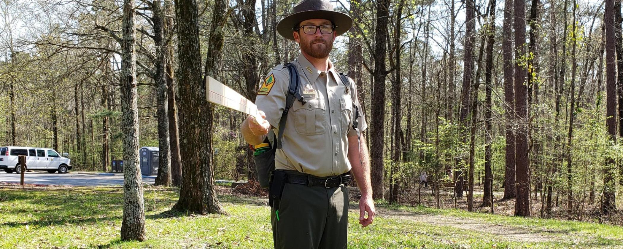 This shows how far apart 6 feet is