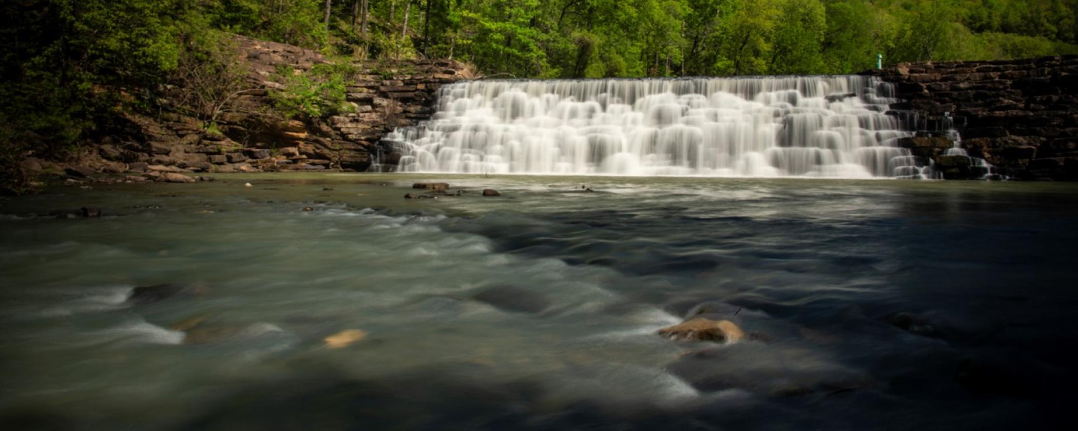 Water cascading over the dam at Devil's Den State Park