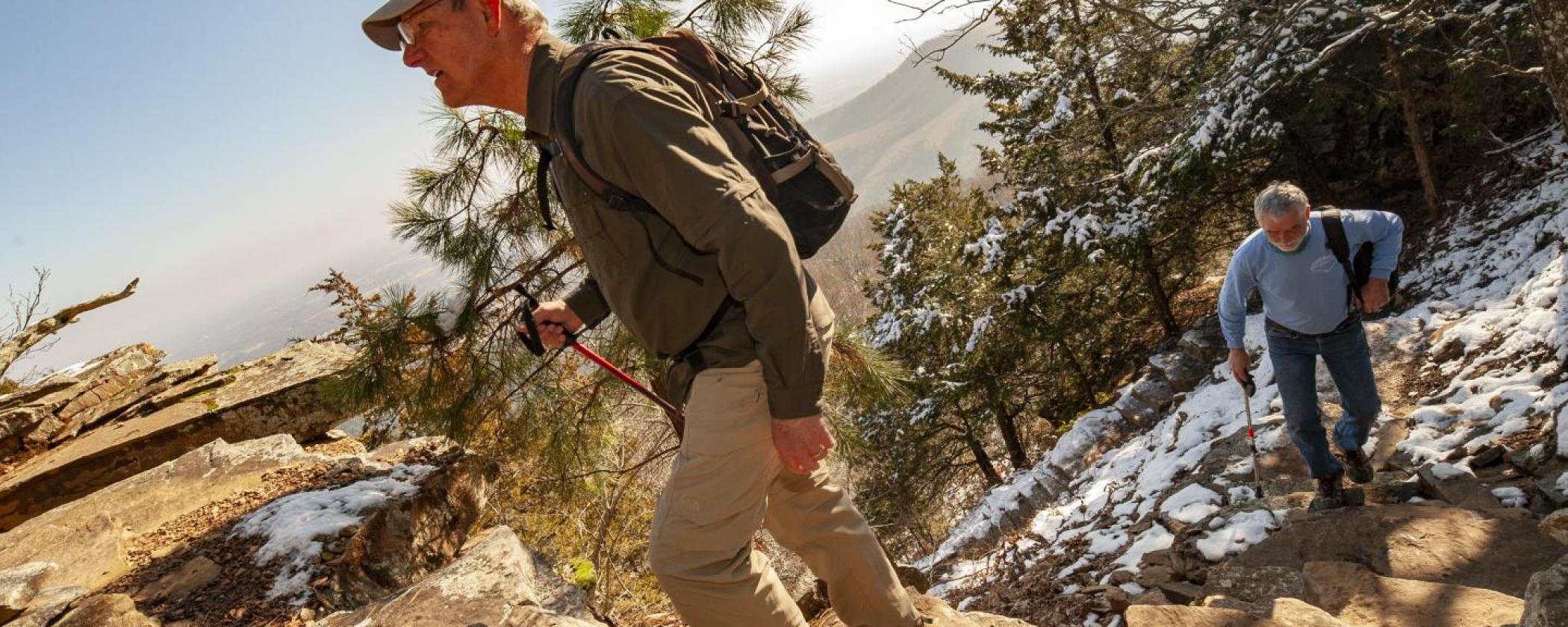 Winter hiking the SP Rim Trail at Mount Nebo State Park