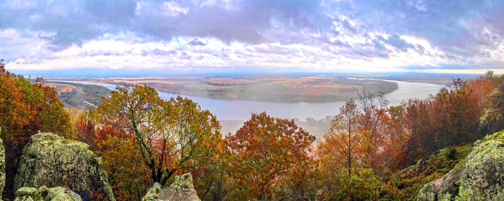 Overlooking the Arkansas river from Petit Jean Stouts Point. The trees are transitioning from green to orange.