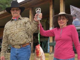 Couple ‘Catches’ 15 Pound Fish Without Pole
