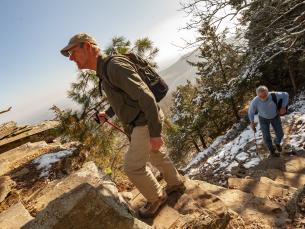 Winter hiking the SP Rim Trail at Mount Nebo State Park