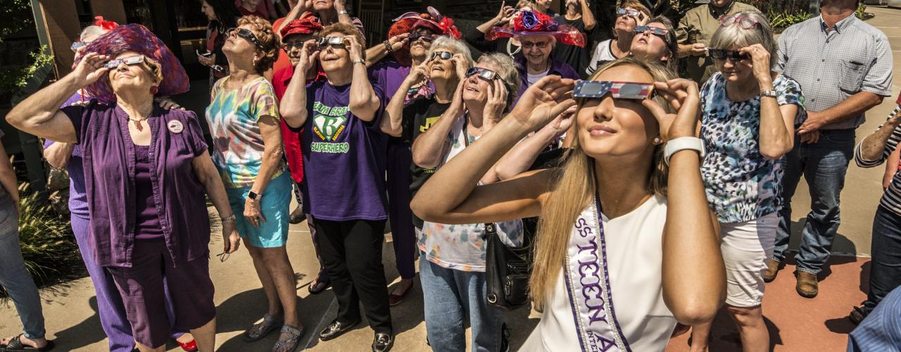 Crowd staring at the sky during the Total Solar Eclipse in 2017