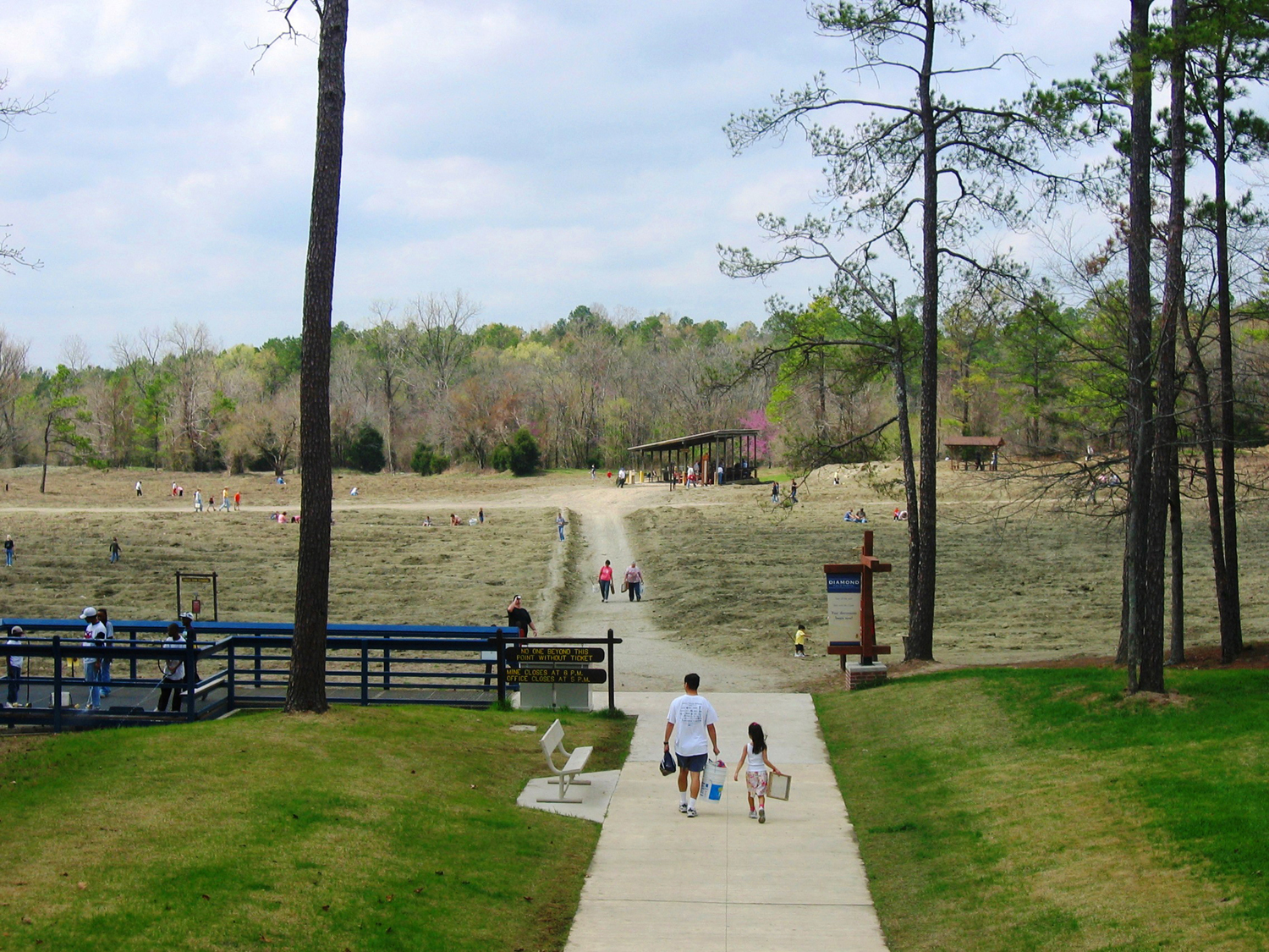 Visitors heading out from the Diamond Discovery Center to "the field."