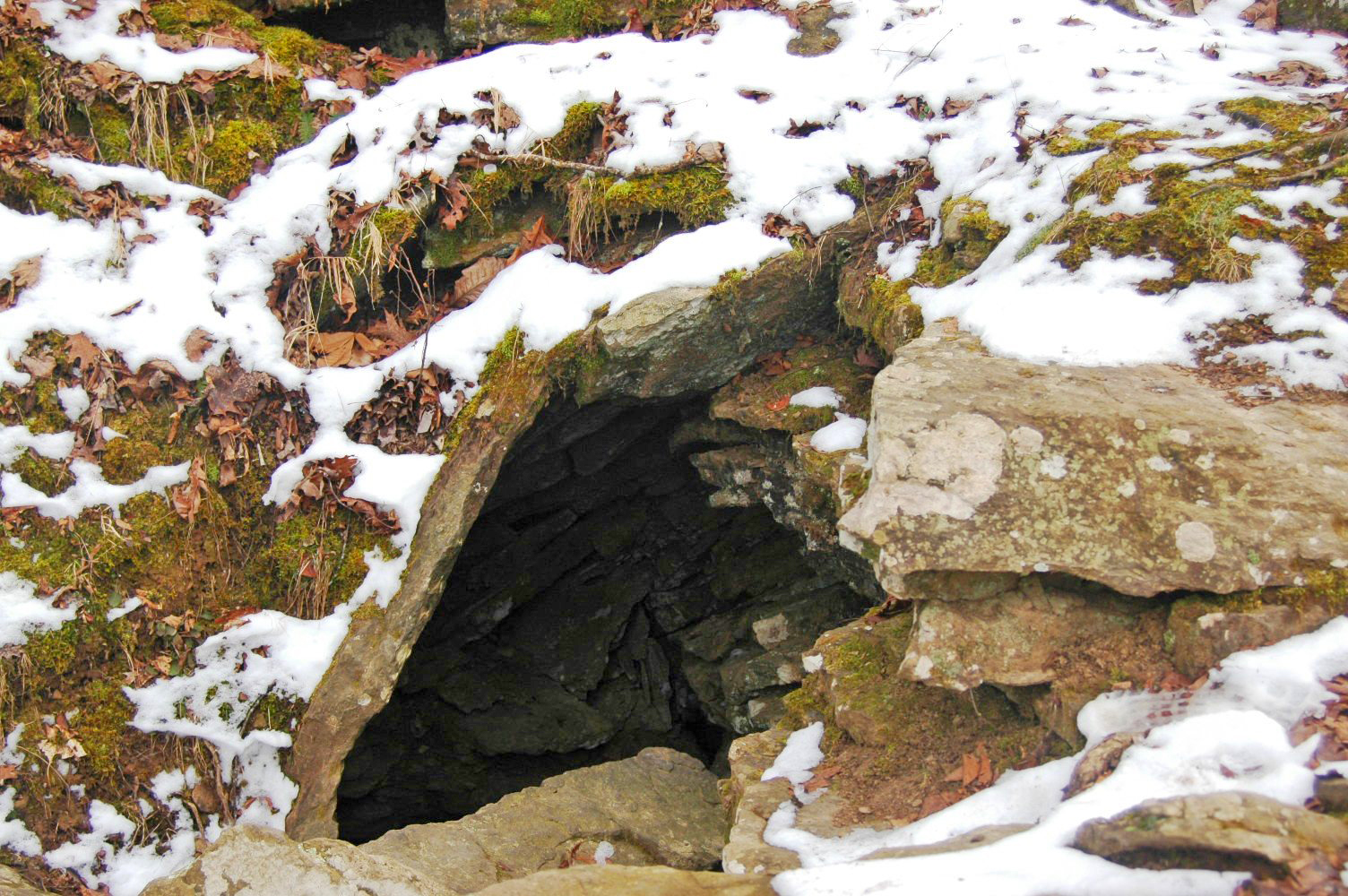DSC_0845A Snow covers the entrance to one of the many sandstone, fracture caves at Devil’s Den State Park
